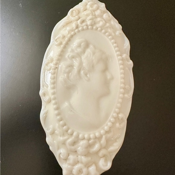FOSTORIA, JENNY LIND, PRESSED, MILK GLASS, CAMEO, PIN BOX WITH LID. main image 9